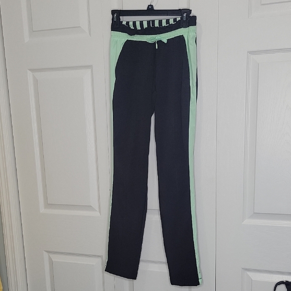 LULULEMON Black and Green Track Pants SIZE 2 - Picture 10 of 10